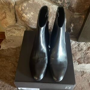 NEW Naturalizer River Booties, black Size 8.5M